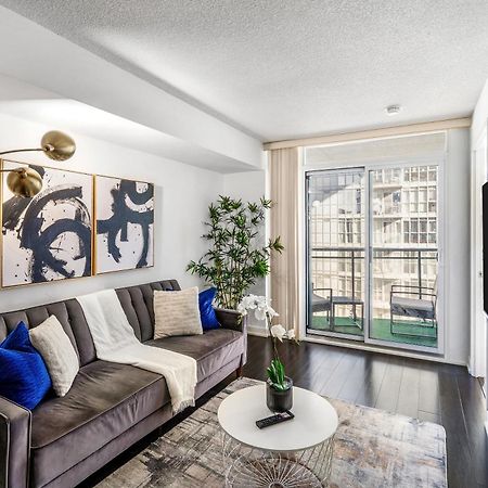 Exquisite Condos By Cn Tower With Parking Toronto Exterior photo