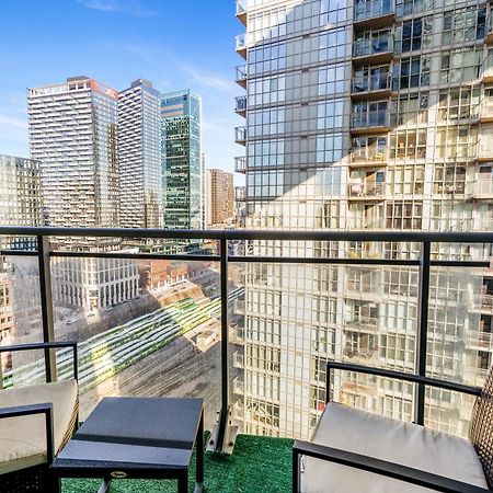 Exquisite Condos By Cn Tower With Parking Toronto Exterior photo