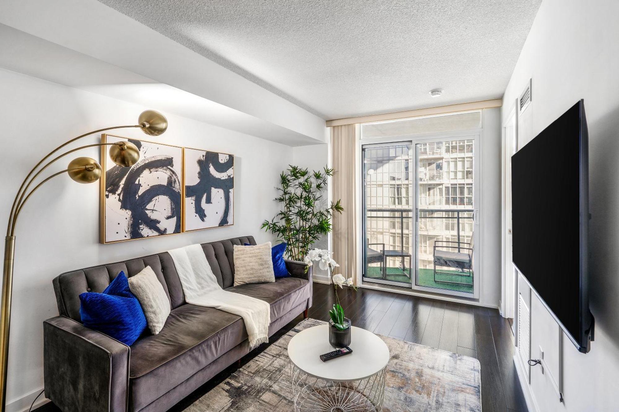 Exquisite Condos By Cn Tower With Parking Toronto Exterior photo