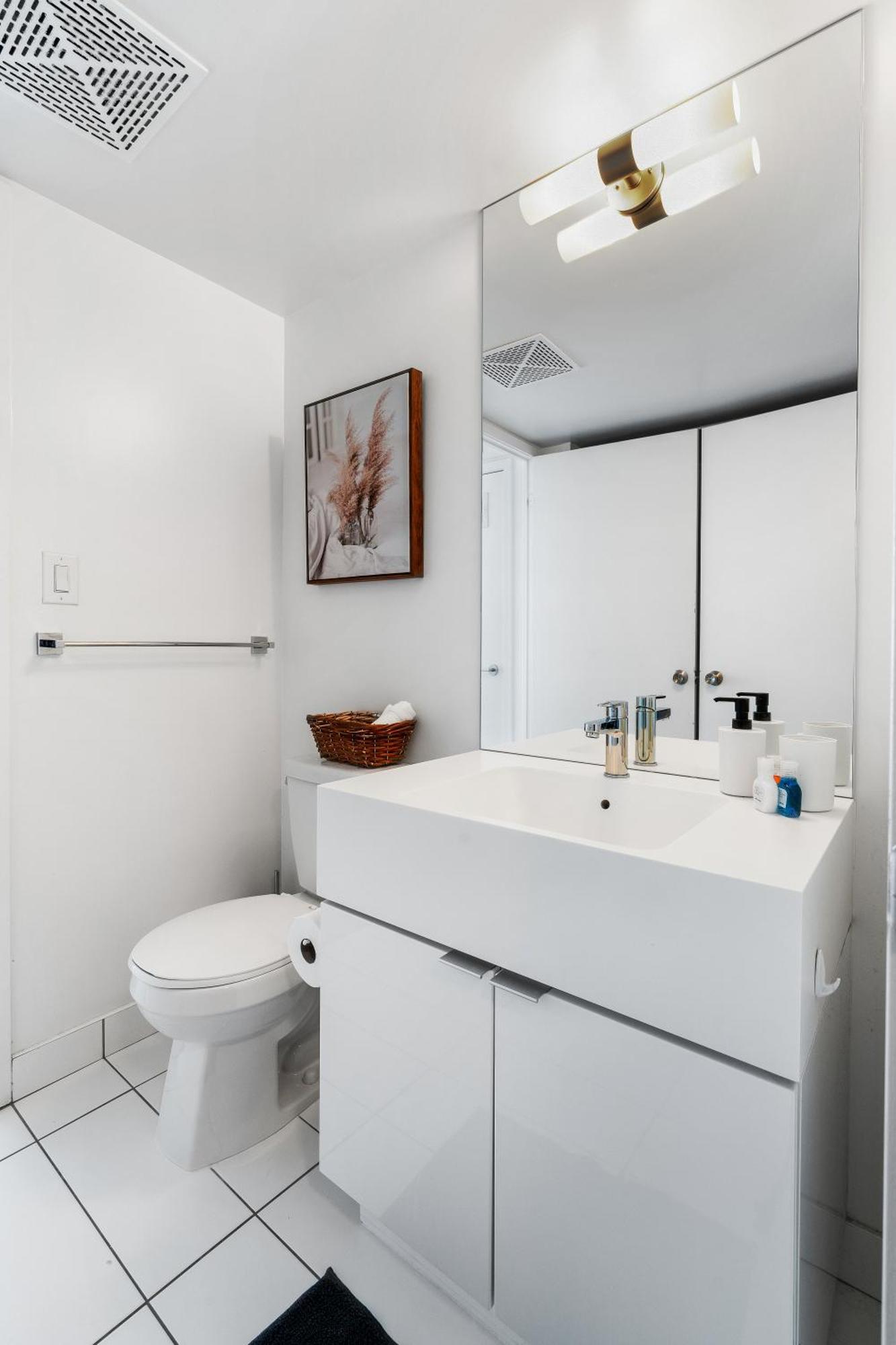Exquisite Condos By Cn Tower With Parking Toronto Exterior photo